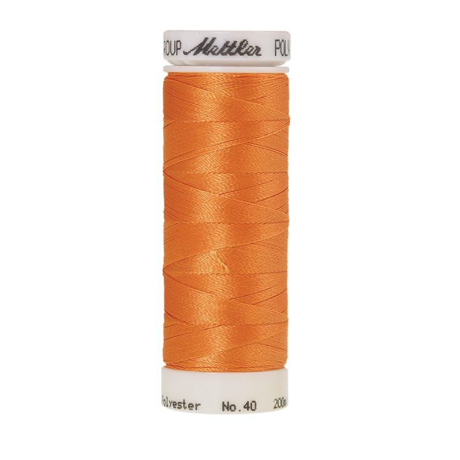 Amann Mettler Poly Sheen Toast glänzt durch den trilobalen Fadenquerschnitt besonders schön. Zum Sticken, Quilten, Nähen. 200m Spule